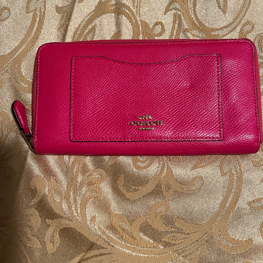 Coach Wallet Hot pink slightly used